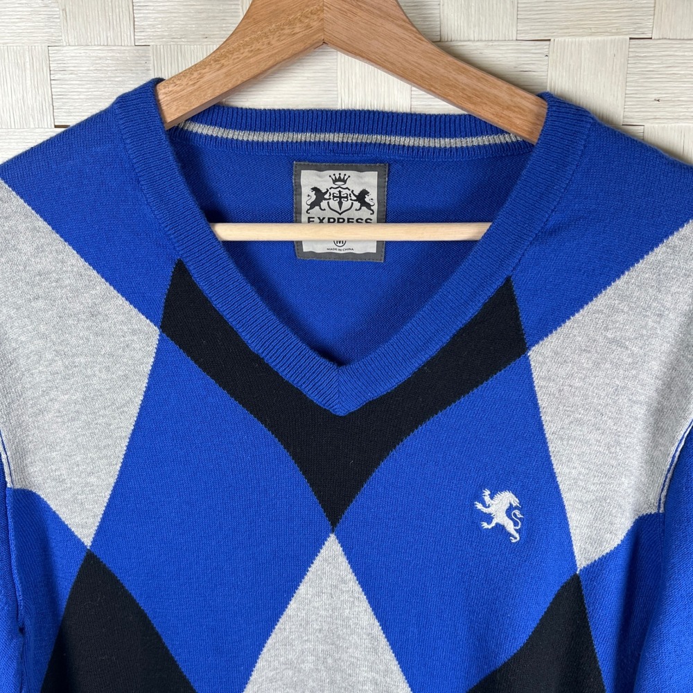 Y2k Express Men's Blue Argyle V Neck Sweater Size Medium Cotton Lion Logo‎ - Picture 3 of 7